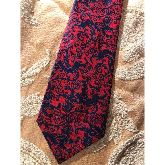Vintage 70s Wide Tie 1970s Retro Griffin Print Red Blue Preppy Old Money Necktie - Picture 2 of 5